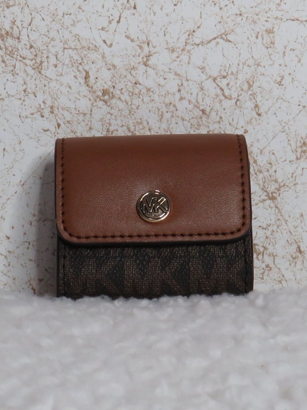Michael Kors Jet Set Travel Airpods Case (Brown)
